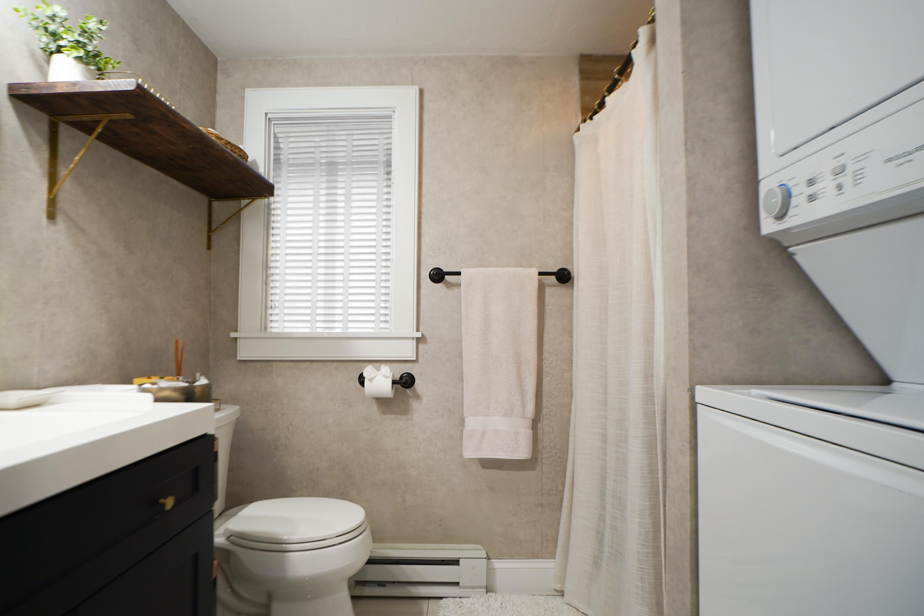 712 Main Street Hyannis, MA 02601 - Photo 7 of 88 Bath With Laundry