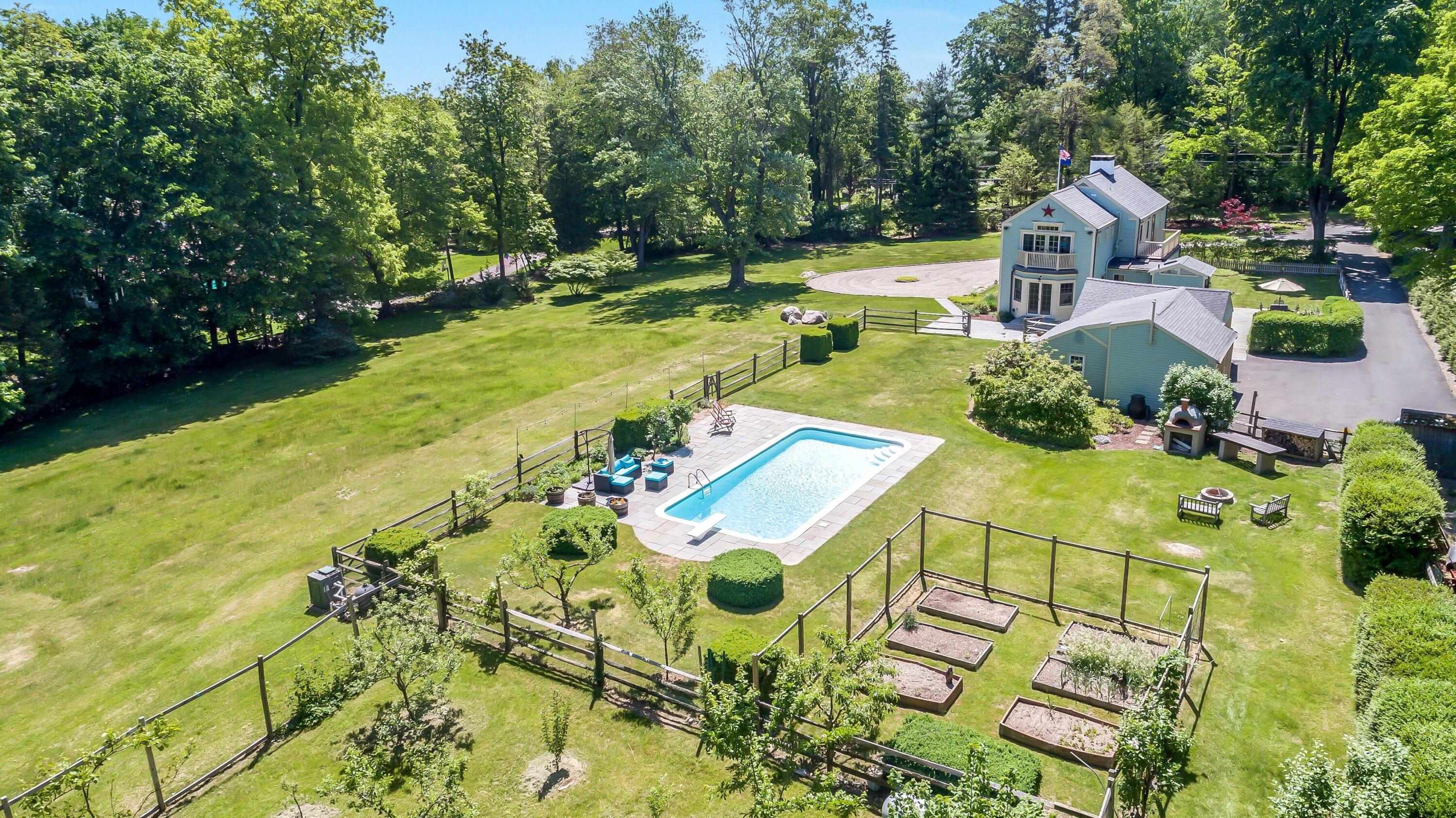 567 Haviland Road Stamford, CT 06903 - Photo 2 of 42 002