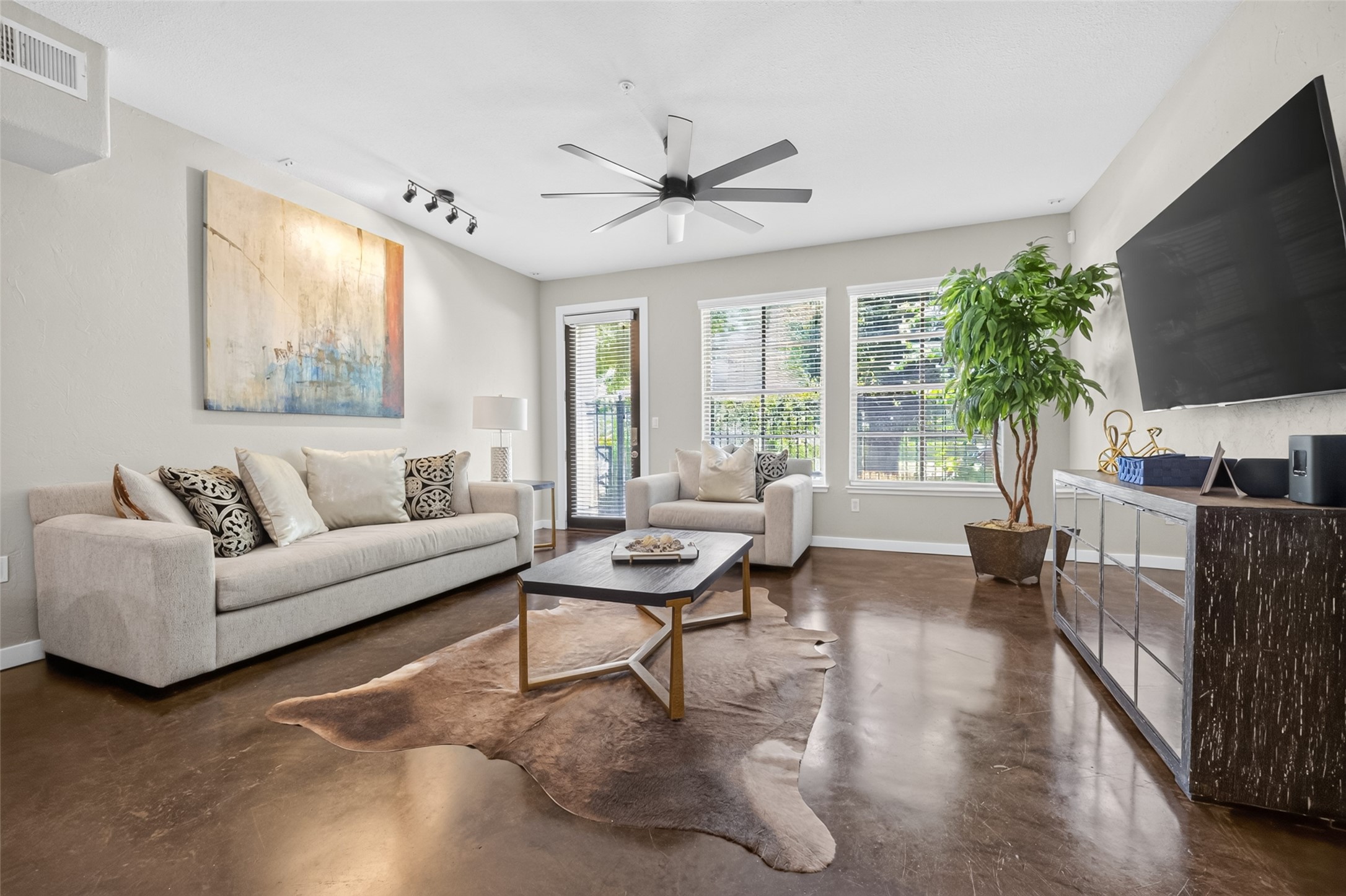 2216 Chenevert Street, Unit 7 Houston, TX 77003 - Photo 1 of 19