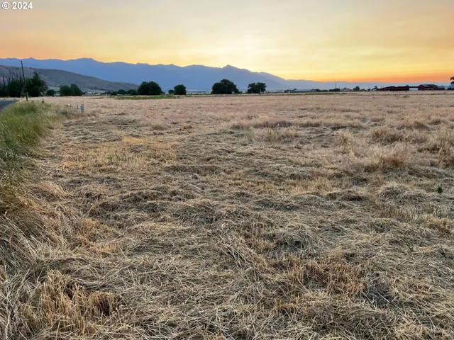 a view of lake and mountain view