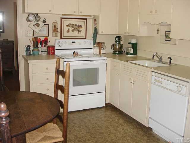 3416 Cherry Lane Raleigh, NC 27607 - Photo 2 of 6