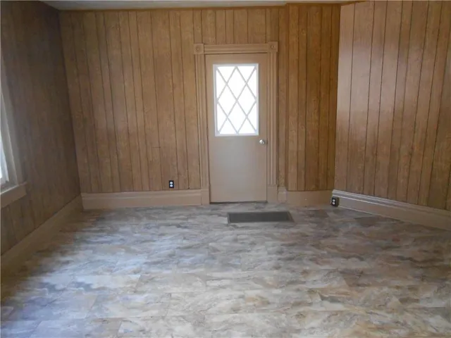 $1,350 | 207 Independence Street, Perryopolis, PA 15473