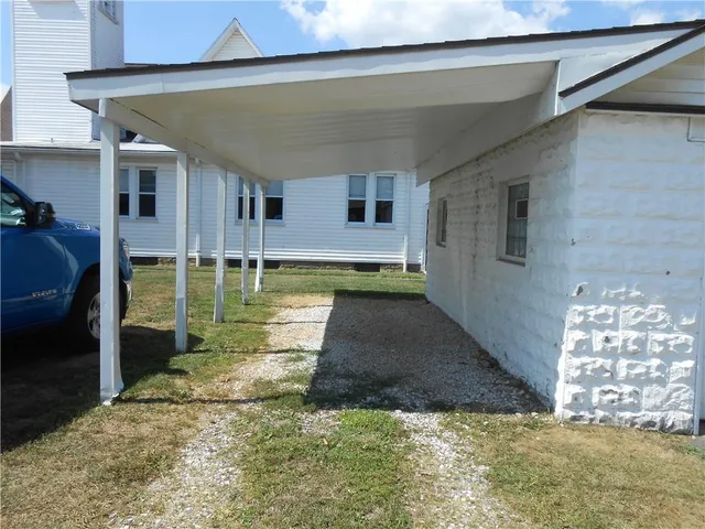 $1,350 | 207 Independence Street, Perryopolis, PA 15473