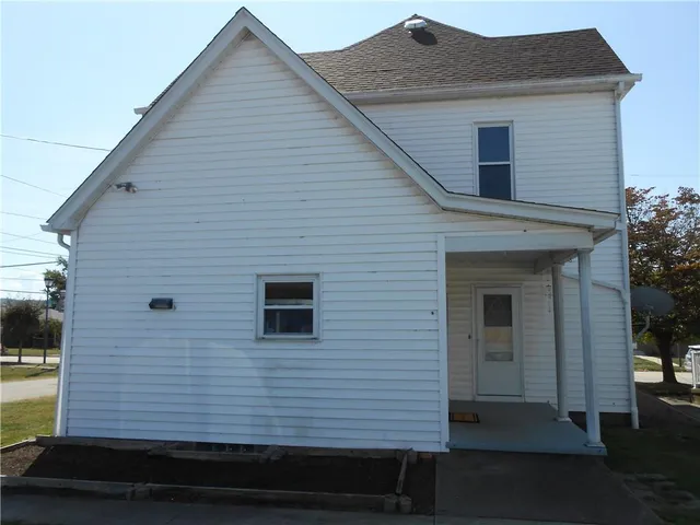 $1,350 | 207 Independence Street, Perryopolis, PA 15473