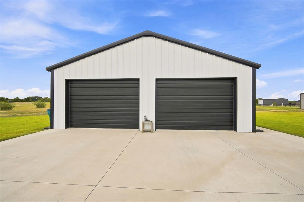140 Lone Elm Road Midlothian, TX 76065 - Photo 28 of 36 Detached garage with climate control and bathroom.
