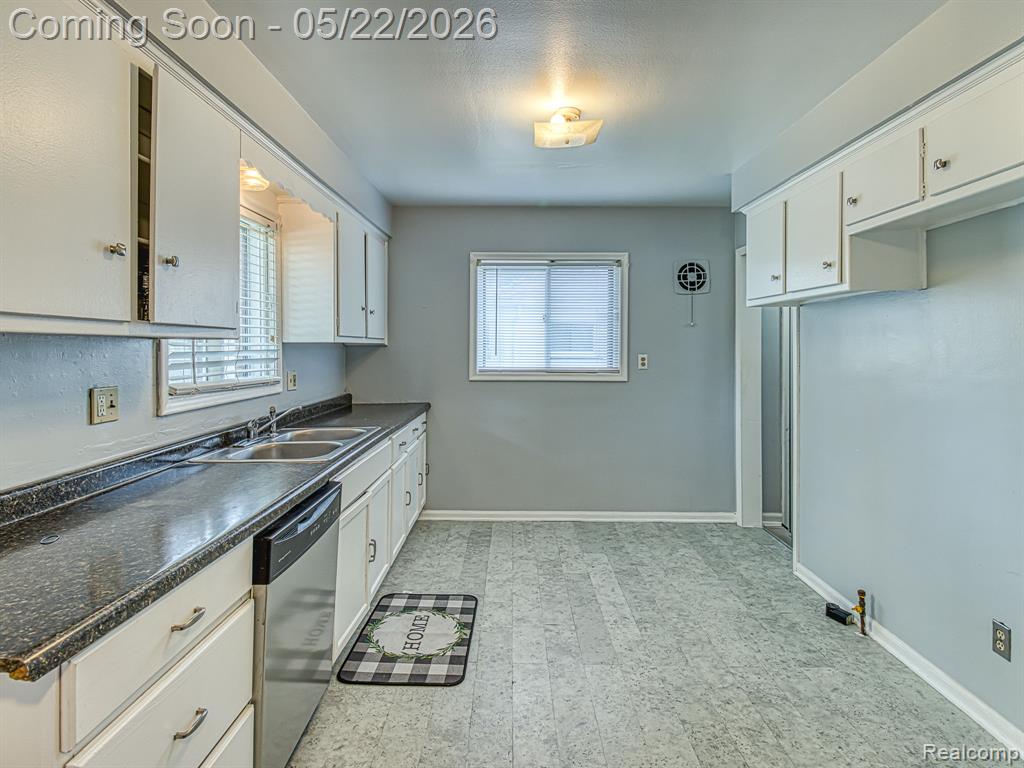 8501 Allen Road Allen Park, MI 48101 - Photo 4 of 27