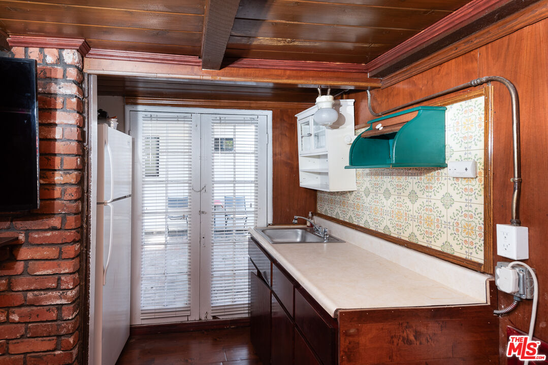 14842 Morrison Street Sherman Oaks, CA 91403 - Photo 27 of 41 a bathroom with a sink and a mirror