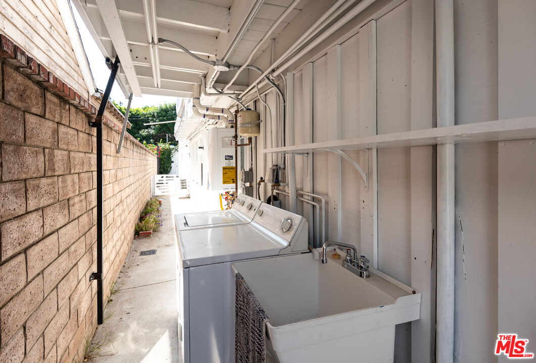 14842 Morrison Street Sherman Oaks, CA 91403 - Photo 38 of 41 a view of storage and utility room