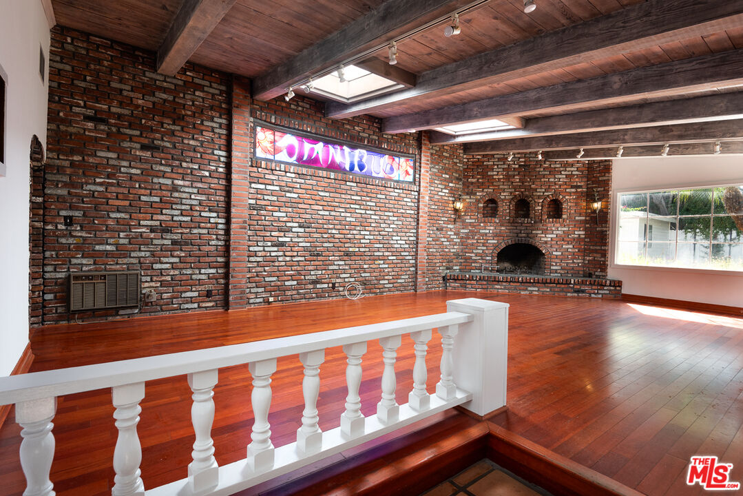 14842 Morrison Street Sherman Oaks, CA 91403 - Photo 4 of 41