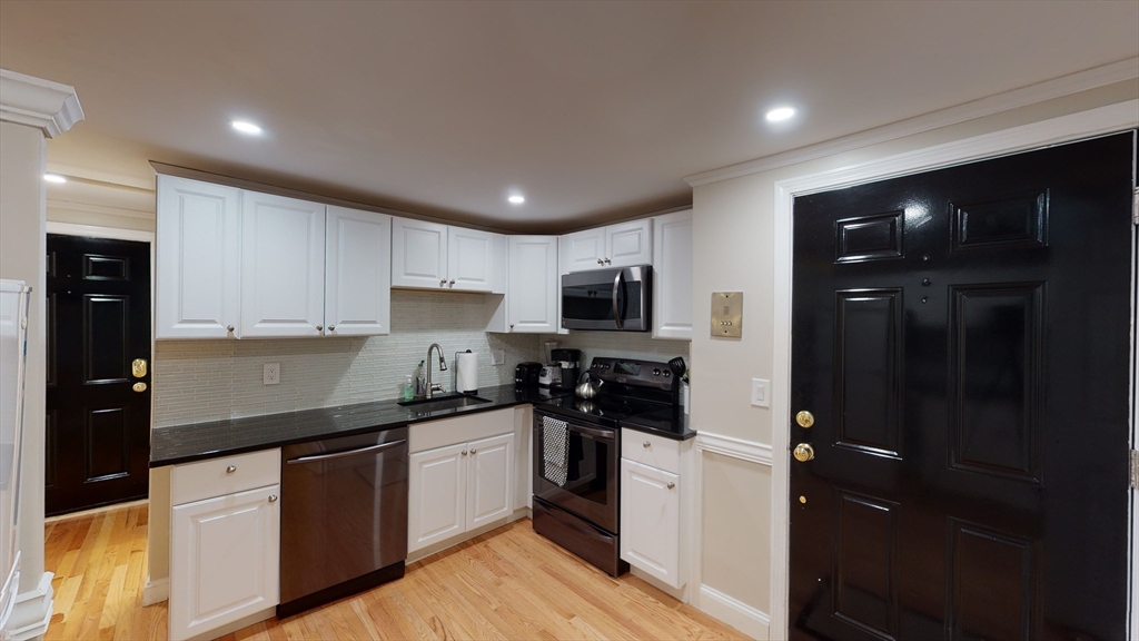 290 Beacon Street, Unit 2 Boston, MA 02116 - Photo 1 of 23