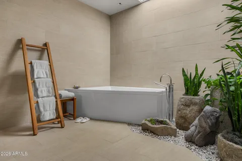 $13,500,000 | 5721 North Casa Blanca Drive, Paradise Valley, AZ 85253