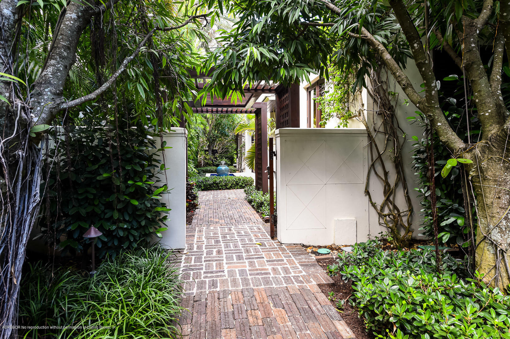 309 Garden Road Palm Beach, FL 33480 - Photo 18 of 26 a view of a outdoor space