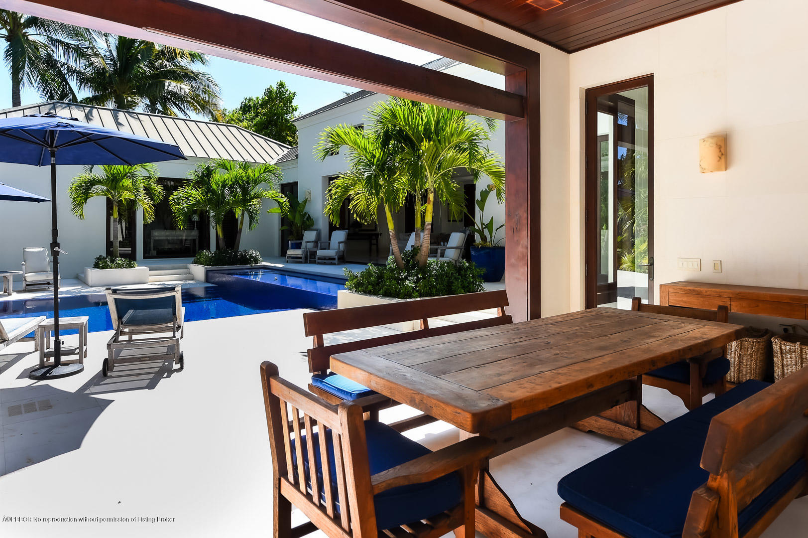 309 Garden Road Palm Beach, FL 33480 - Photo 10 of 26 a outdoor view with a sitting space