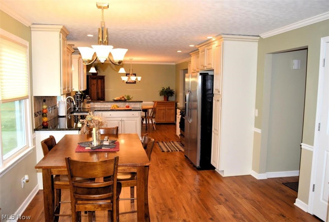 Large Open Kitchen with upgraded & easy to maintain Laminate Floors.