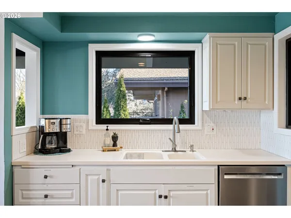 $1,200,000 | 2430 Wilson Drive, Eugene, OR 97405