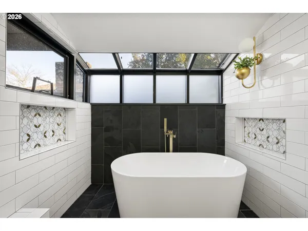 $1,200,000 | 2430 Wilson Drive, Eugene, OR 97405