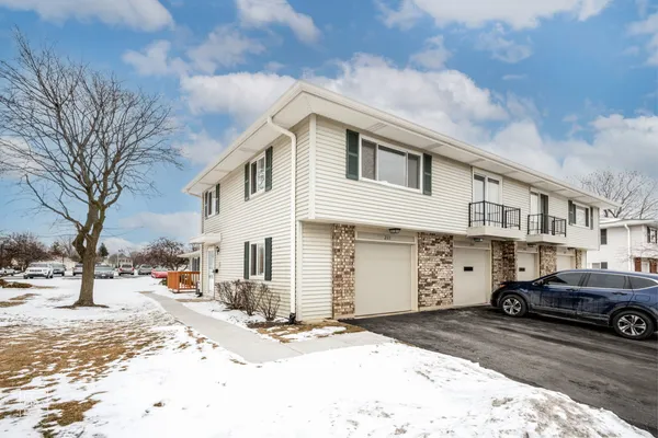 $269,900 | 203 Barcliffe Lane, Unit 203, Schaumburg, IL 60193