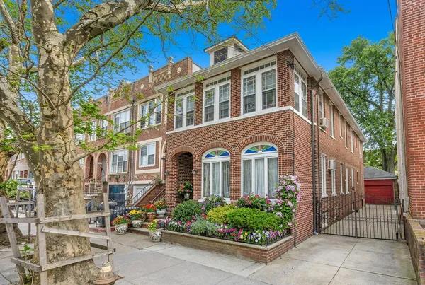 $2,250,000 | 3553 12th Avenue | Kensington