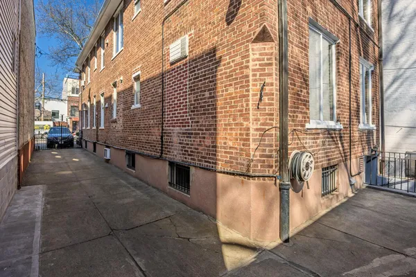 $2,250,000 | 3553 12th Avenue | Kensington