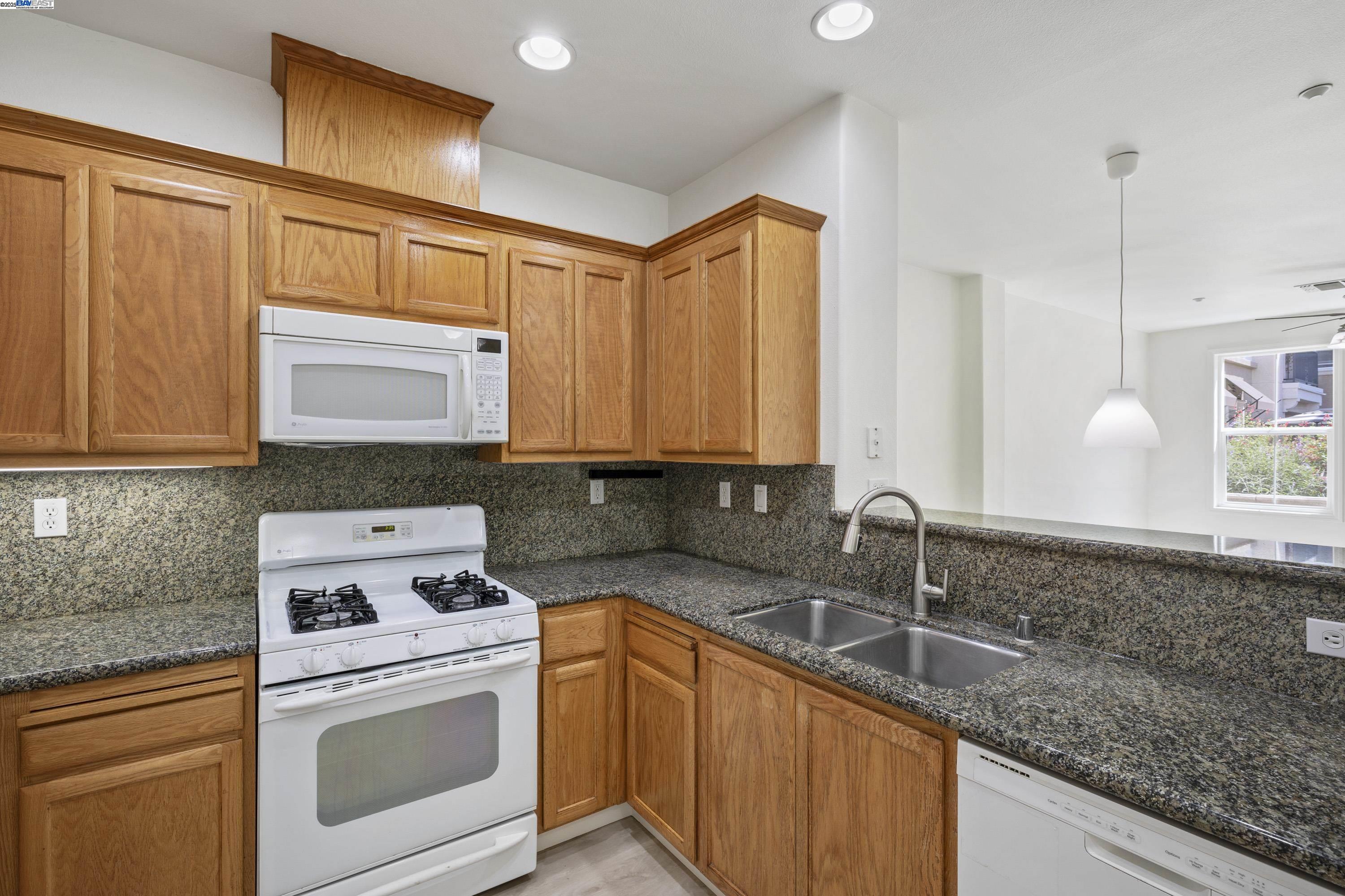 3290 Maguire Way, Unit 101 Dublin, CA 94568 - Photo 13 of 43