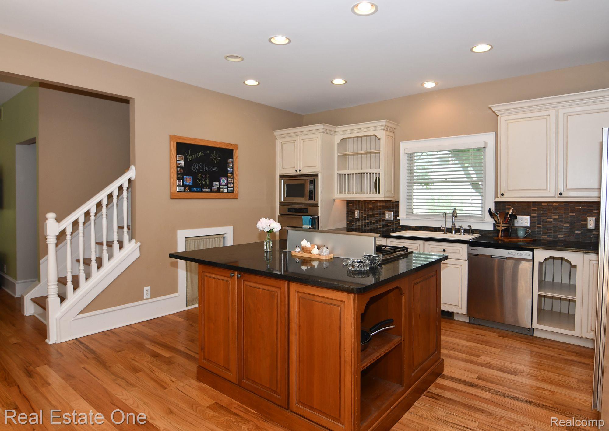 69 South Holcomb Road Clarkston, MI 48346 - Photo 25 of 68 Island Kitchen with Granite Tops