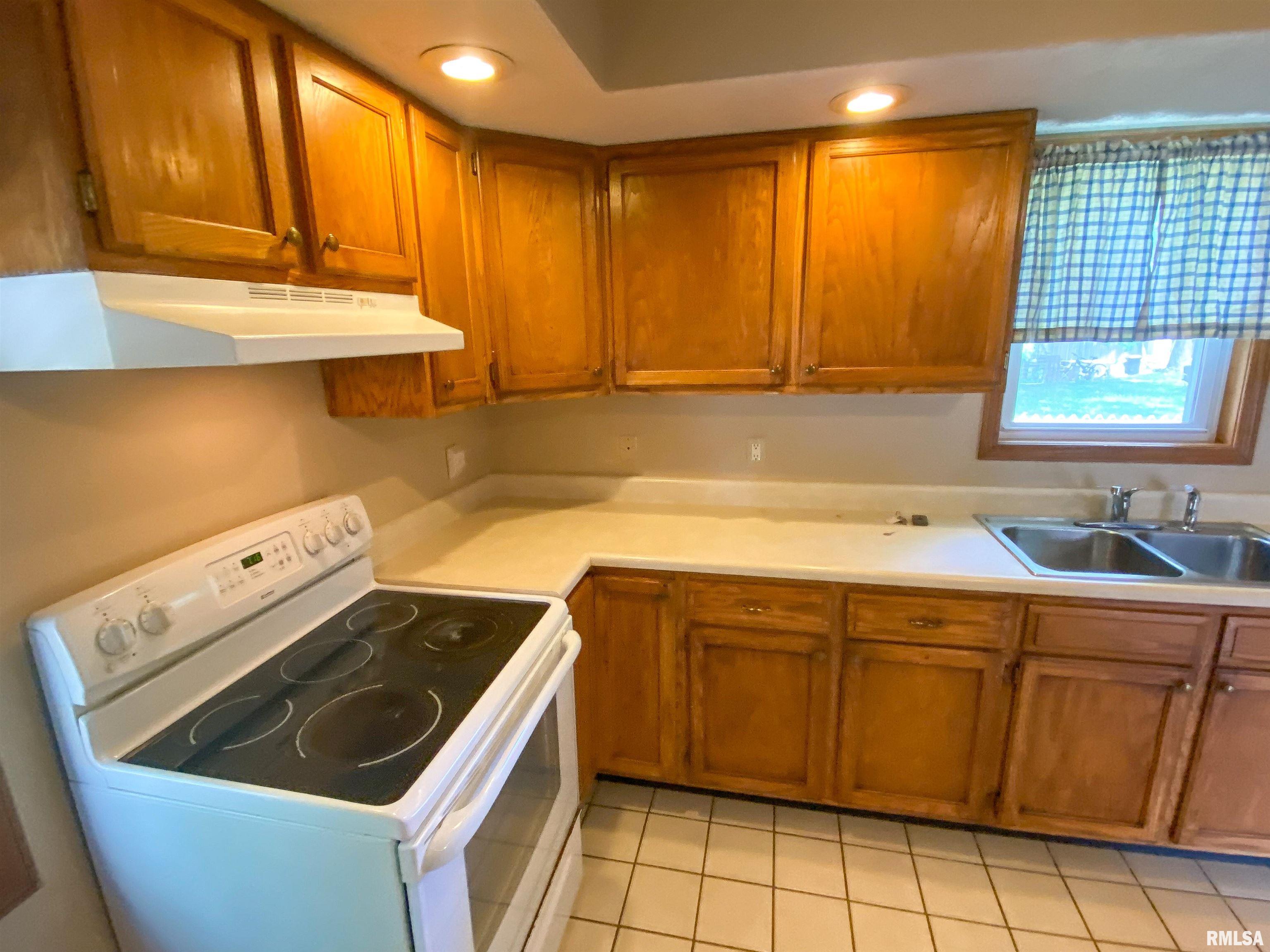 836 East 3rd Street Flora, IL 62839 - Photo 13 of 57 Gallery Image 13