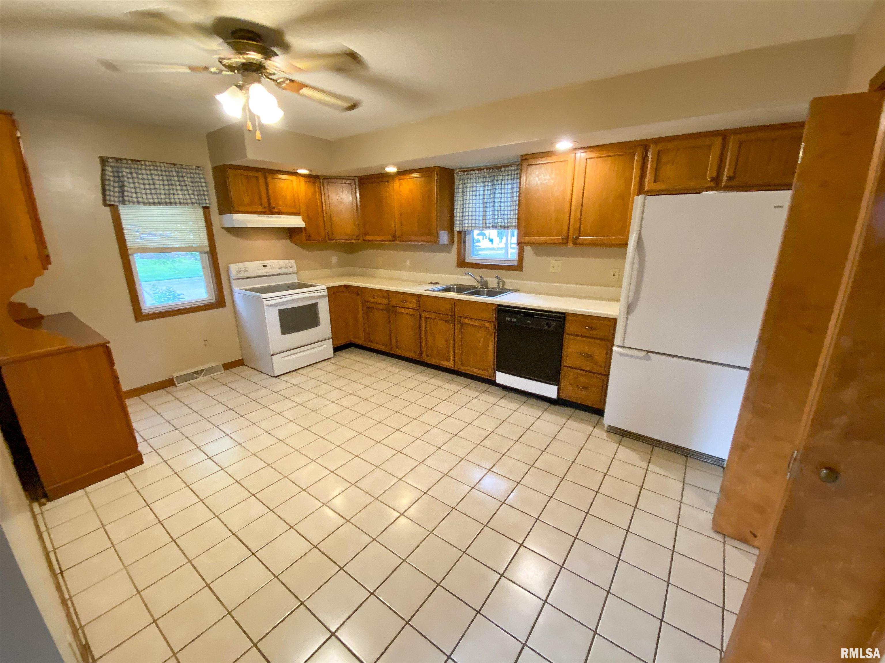 836 East 3rd Street Flora, IL 62839 - Photo 16 of 57 Gallery Image 16