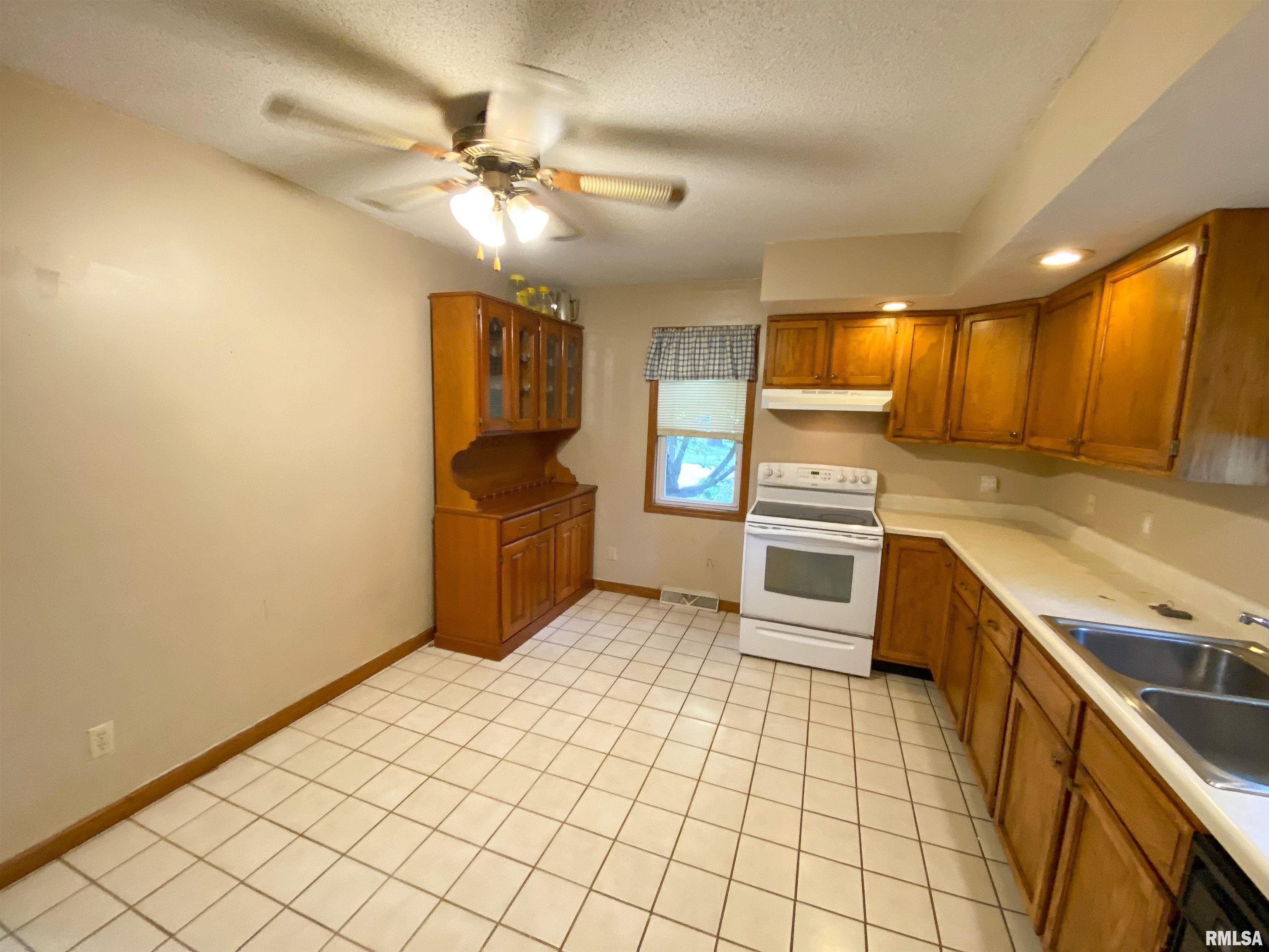 836 East 3rd Street Flora, IL 62839 - Photo 18 of 57 Gallery Image 18