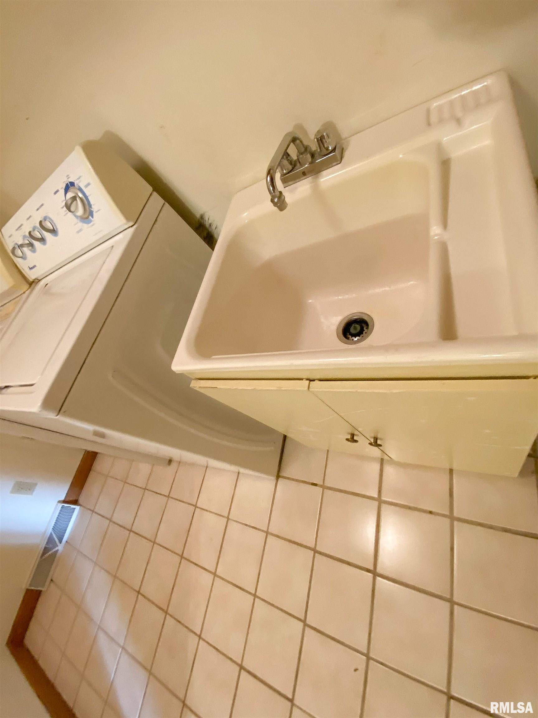 836 East 3rd Street Flora, IL 62839 - Photo 22 of 57 Gallery Image 22