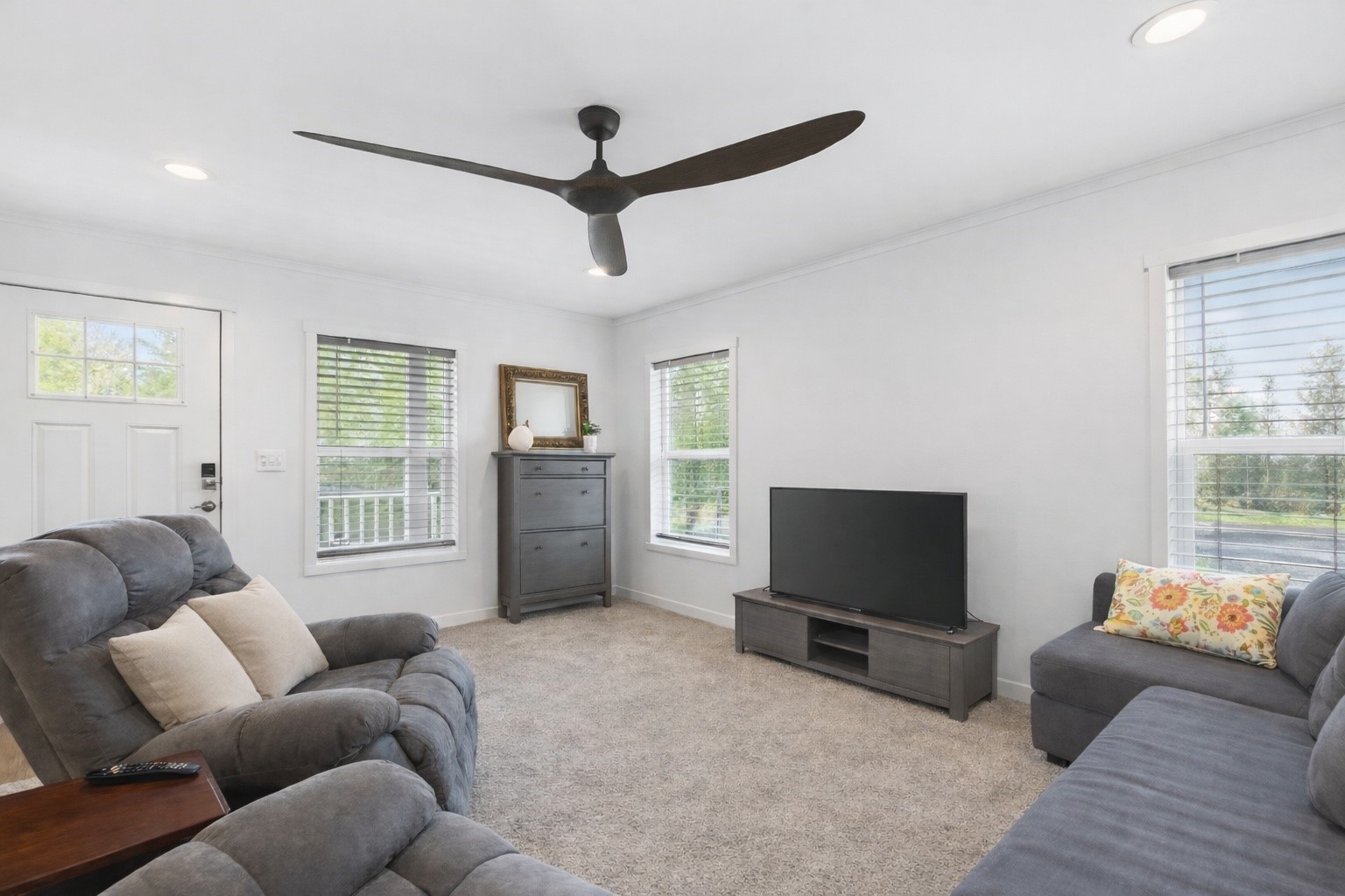 1369 Centralia Alpha Road Chehalis, WA 98532 - Photo 7 of 18 a living room with furniture and a flat screen tv