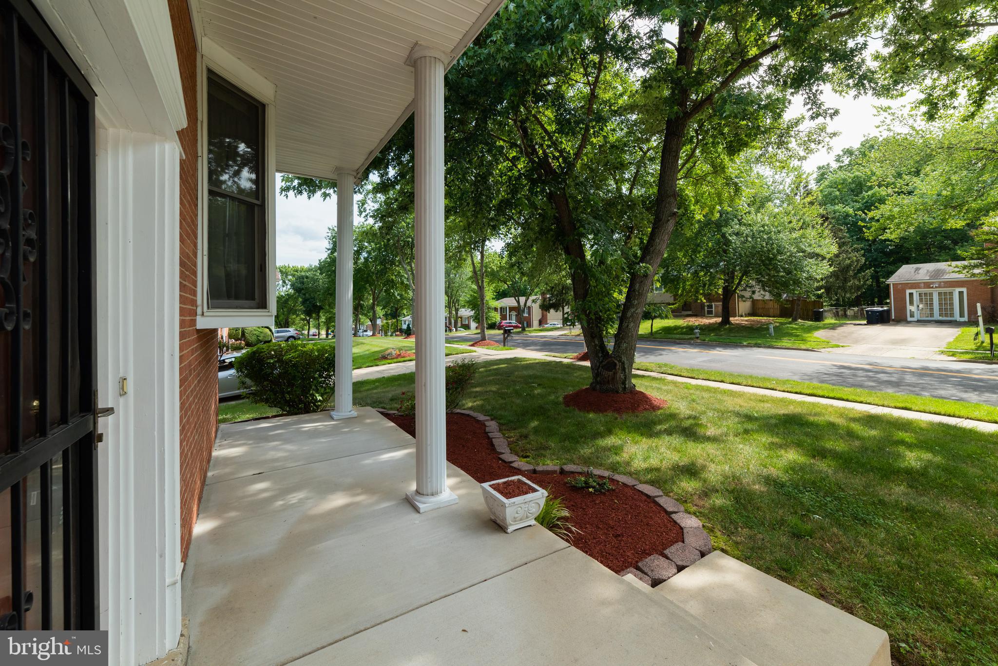 9302 Loughran Road Fort Washington, MD 20744 - Photo 2 of 45 Front porch