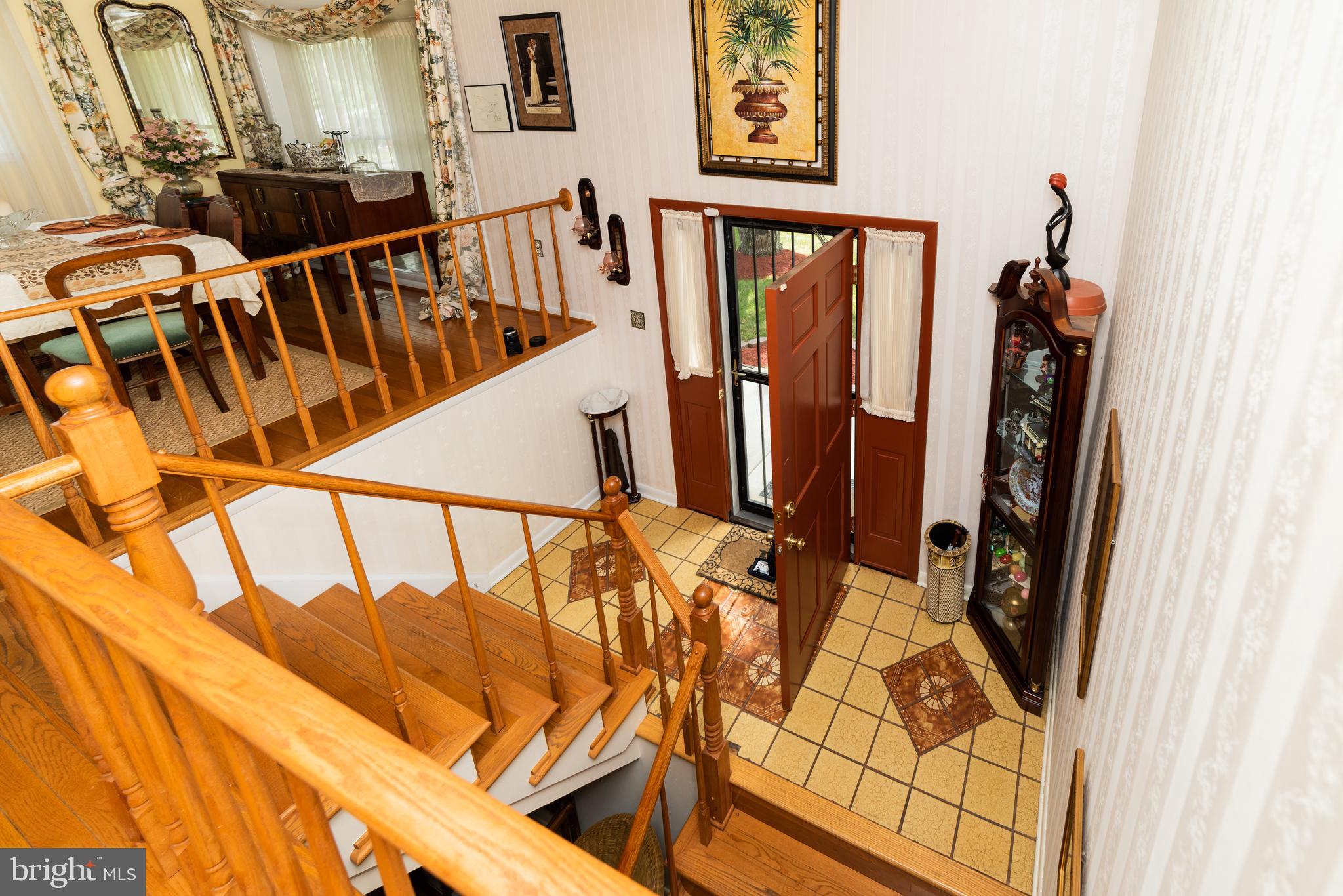 9302 Loughran Road Fort Washington, MD 20744 - Photo 4 of 45 Split foyer view