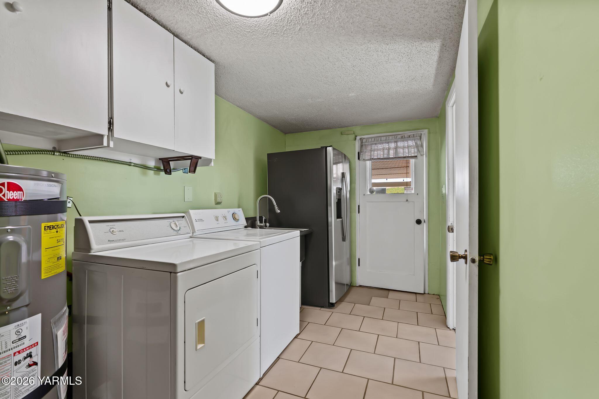 3690 Konnowac Pass Road Wapato, WA 98951 - Photo 22 of 39 Laundry Room