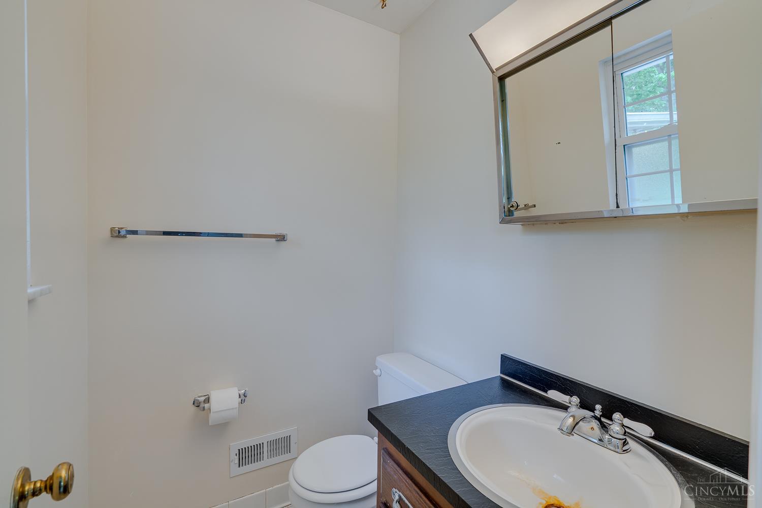 6584 Taylor Road Cincinnati, OH 45248 - Photo 22 of 35