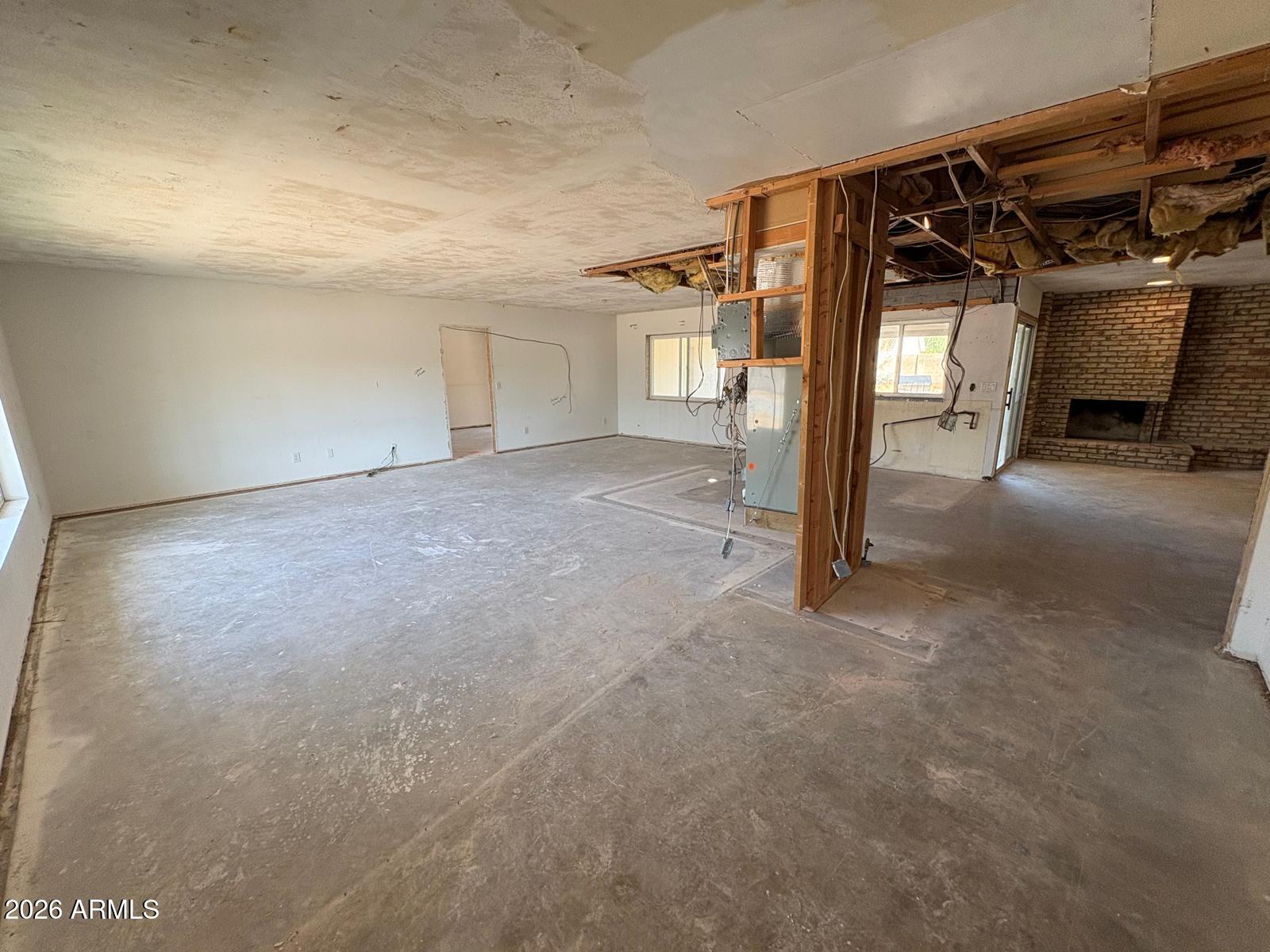 4325 East Shangri La Road Phoenix, AZ 85028 - Photo 7 of 13 4325 E SHANGRI LA RD 6