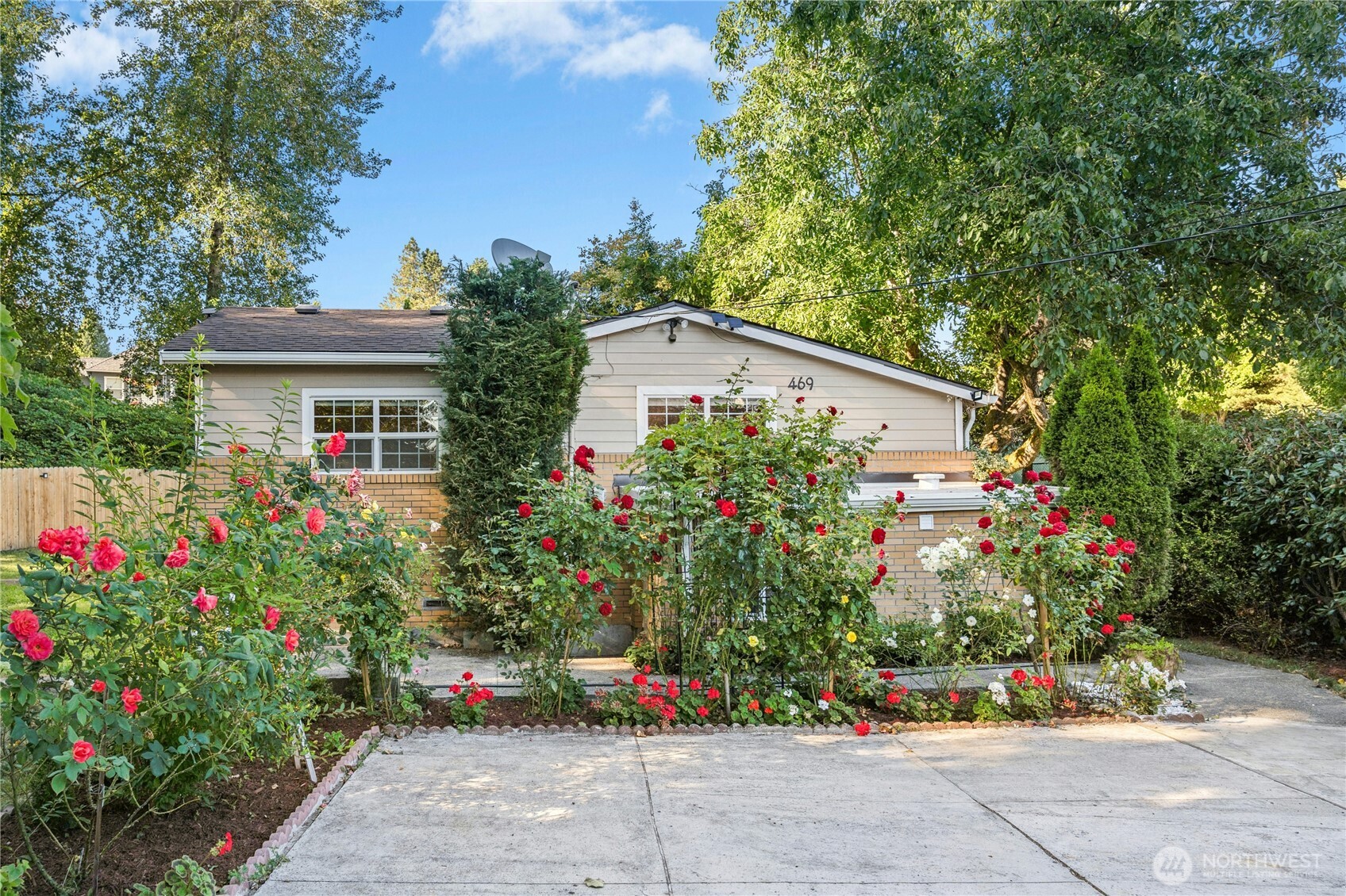 469 Maple Avenue Southwest Renton, WA 98057 - Photo 1 of 40 Gallery Image 1