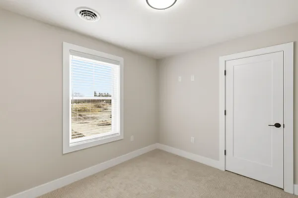 $4,500 | 7 Elise Avenue, Dracut, MA 01826