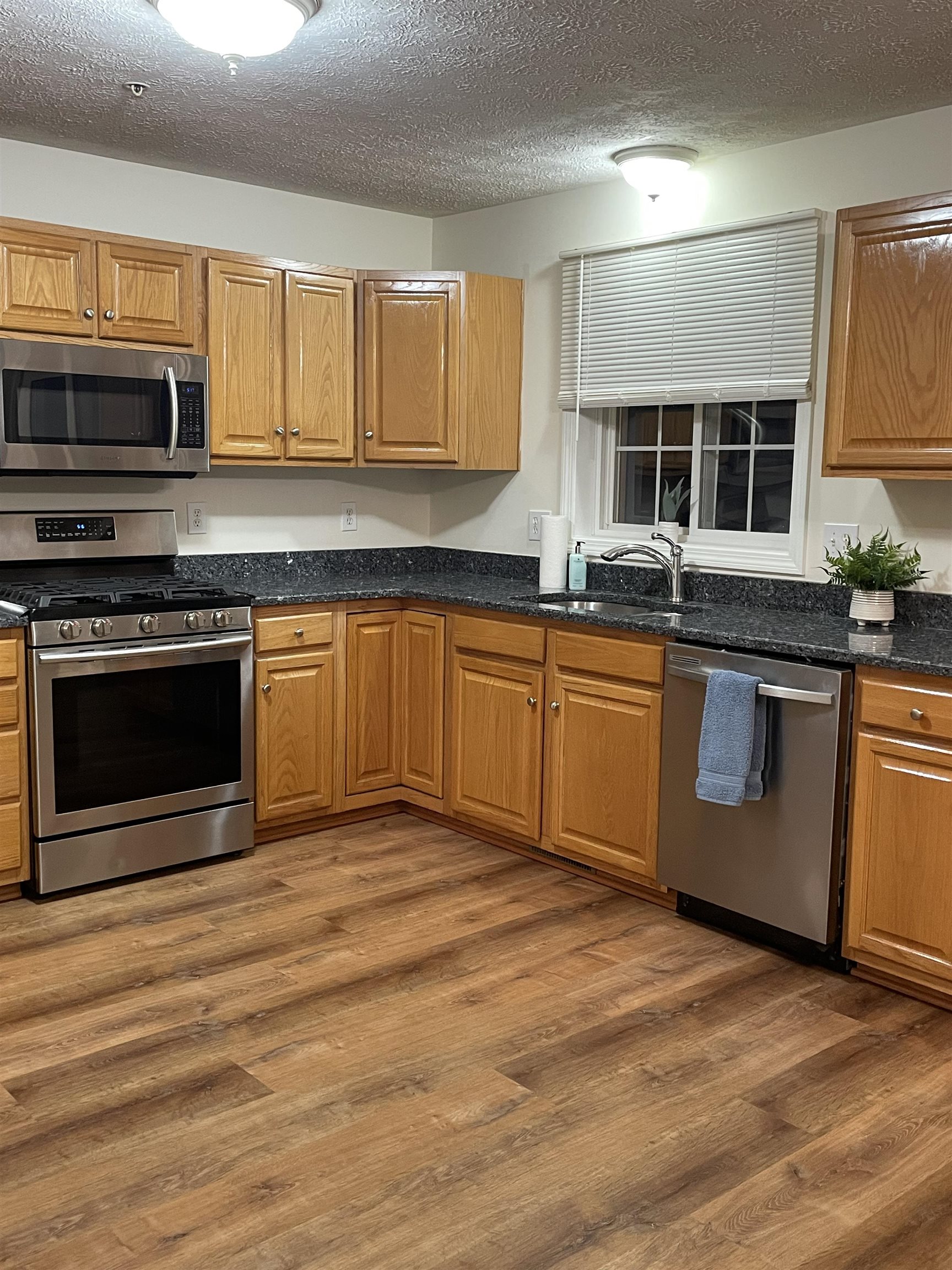 15 Georgetown Drive Nashua, NH 03062 - Photo 5 of 20