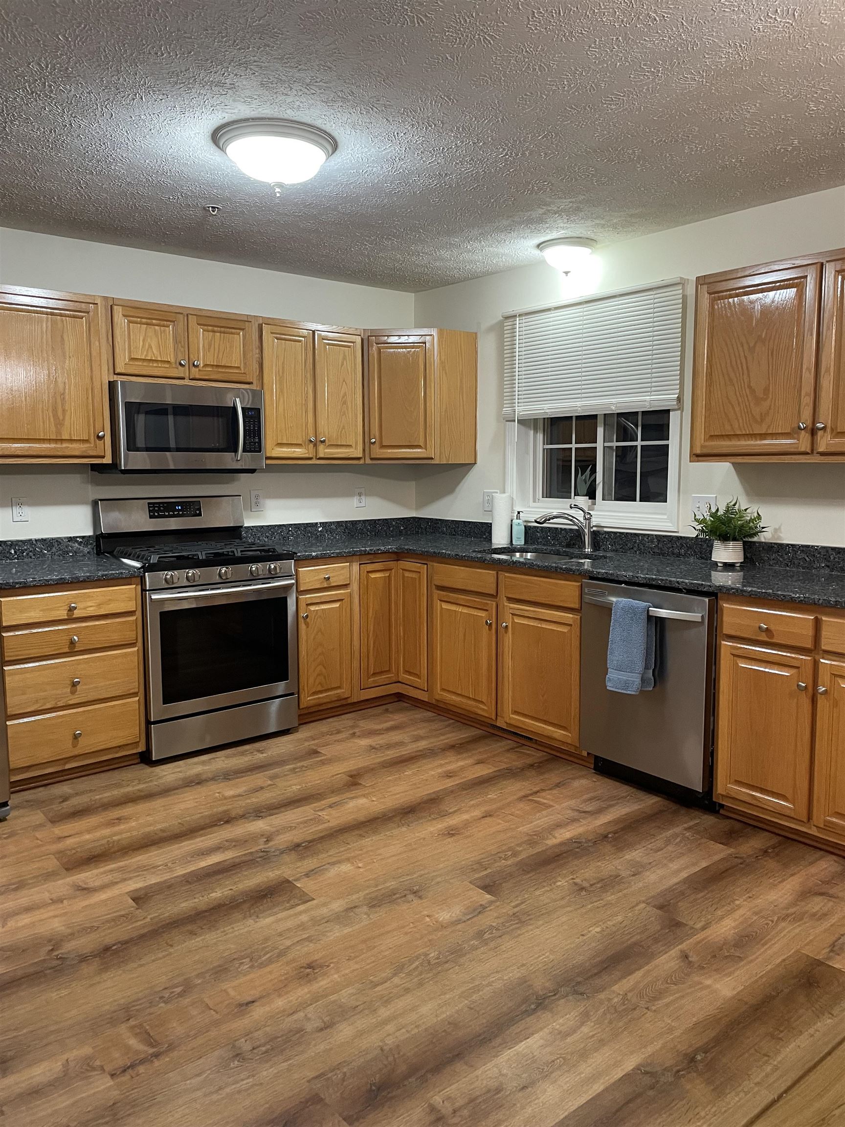 15 Georgetown Drive Nashua, NH 03062 - Photo 6 of 20