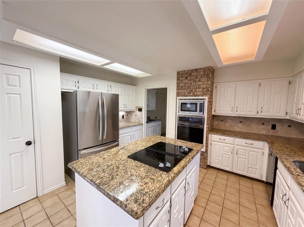 404 Laurel Trail North Terrell, TX 75160 - Photo 10 of 29 a kitchen with a stove a refrigerator and a sink