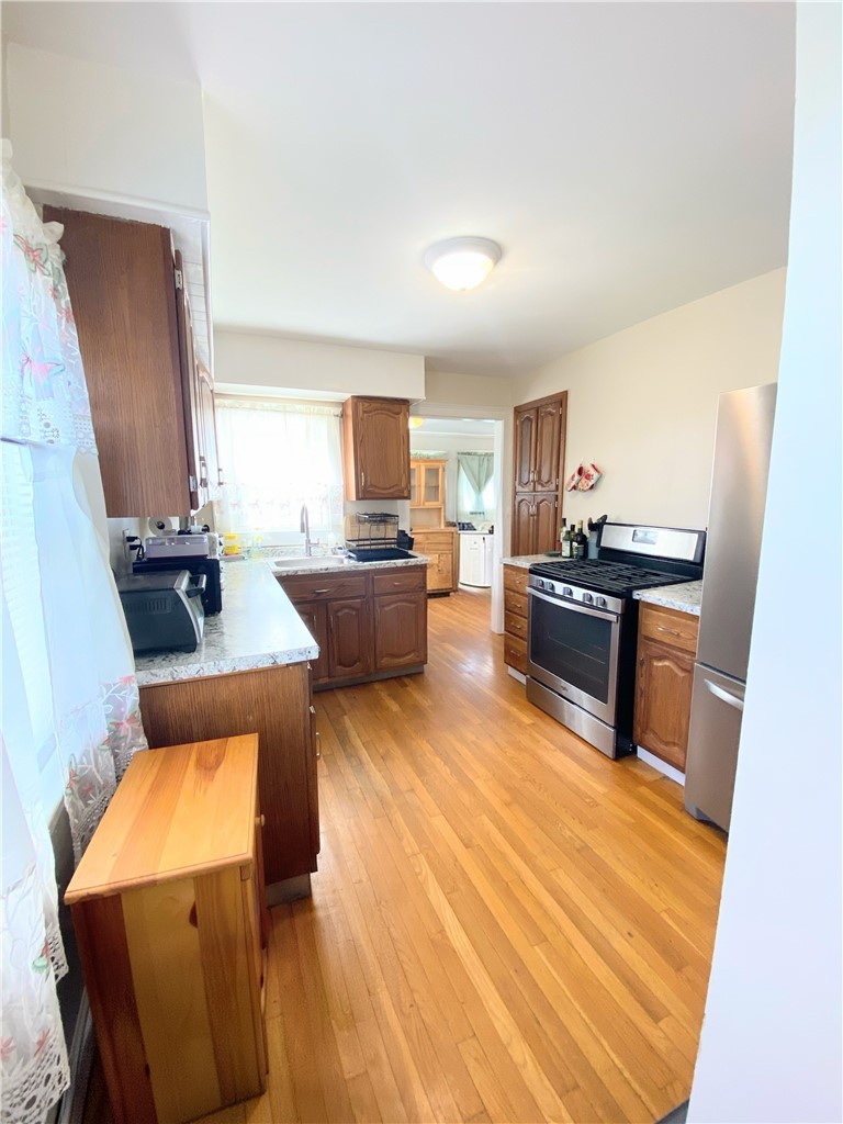 128 Fern Street Warwick, RI 02889 - Photo 9 of 33