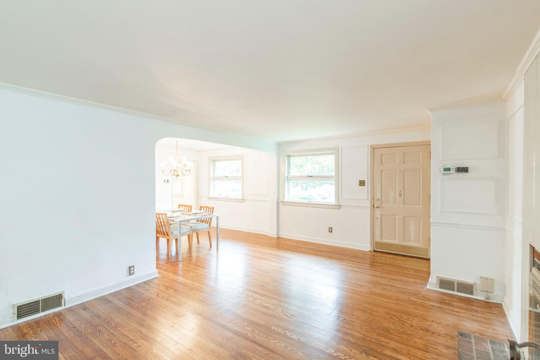 552 Maplewood Road Springfield, PA 19064 - Photo 11 of 30 Living Room