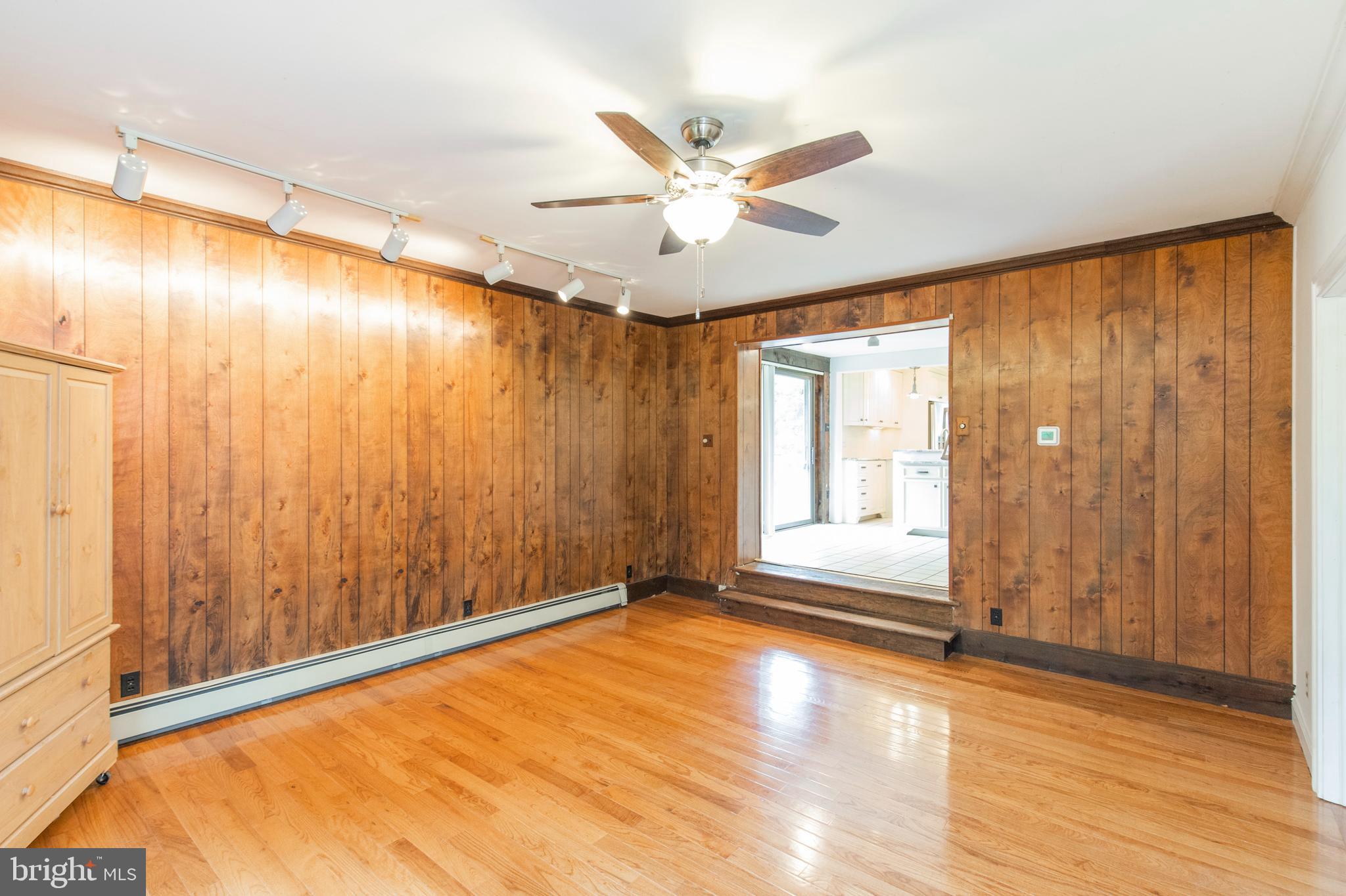 552 Maplewood Road Springfield, PA 19064 - Photo 19 of 30 Living Room