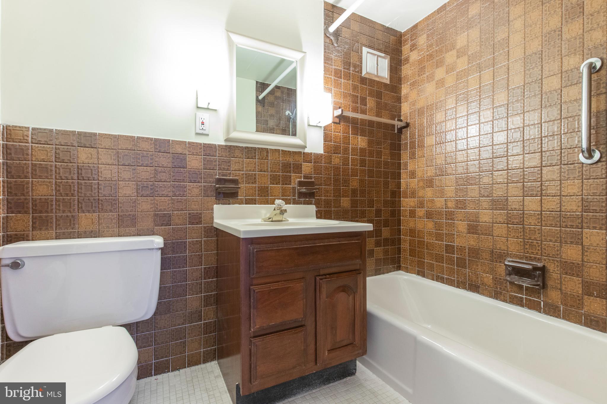 552 Maplewood Road Springfield, PA 19064 - Photo 30 of 30 Hall Bath
