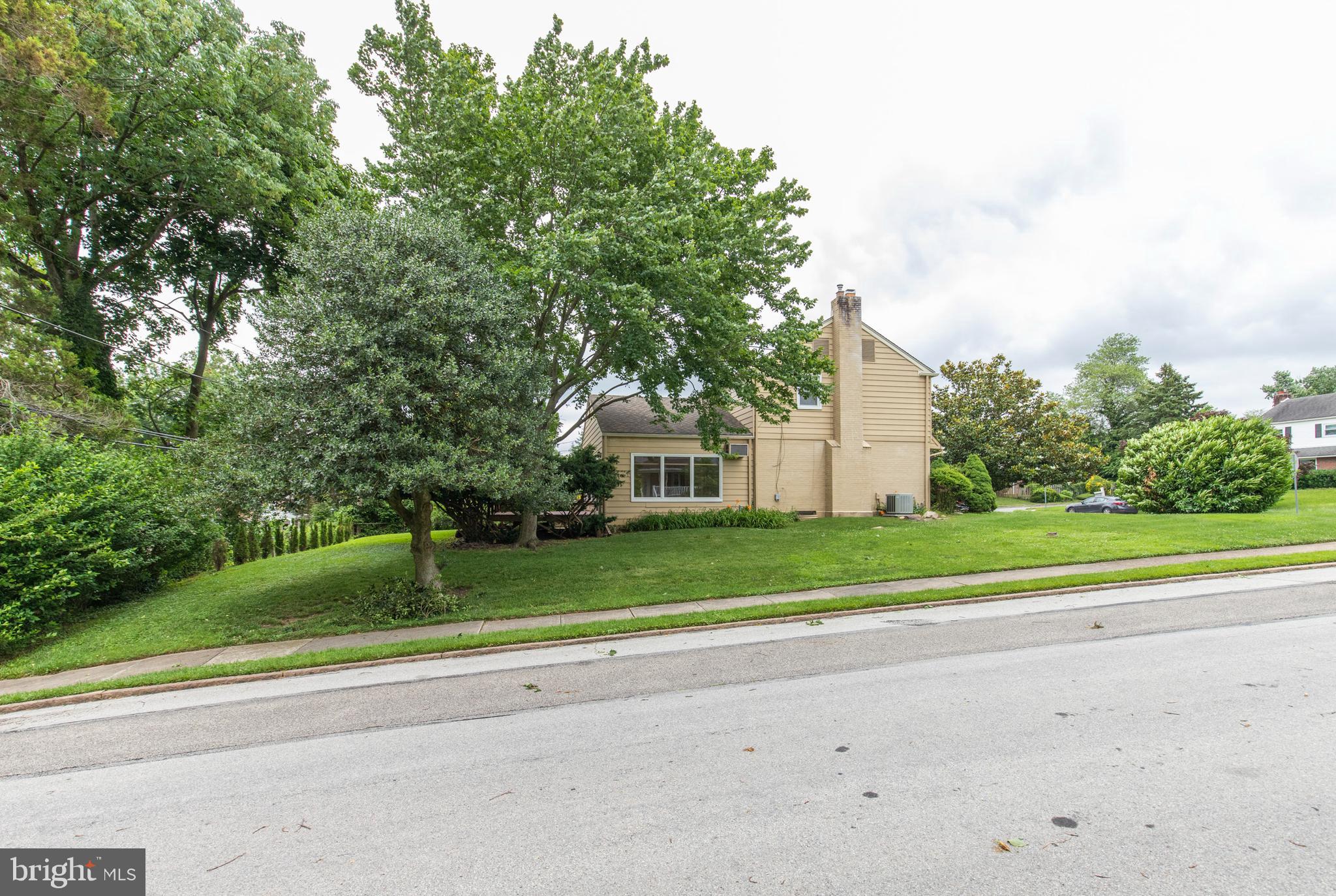 552 Maplewood Road Springfield, PA 19064 - Photo 4 of 30 Street View