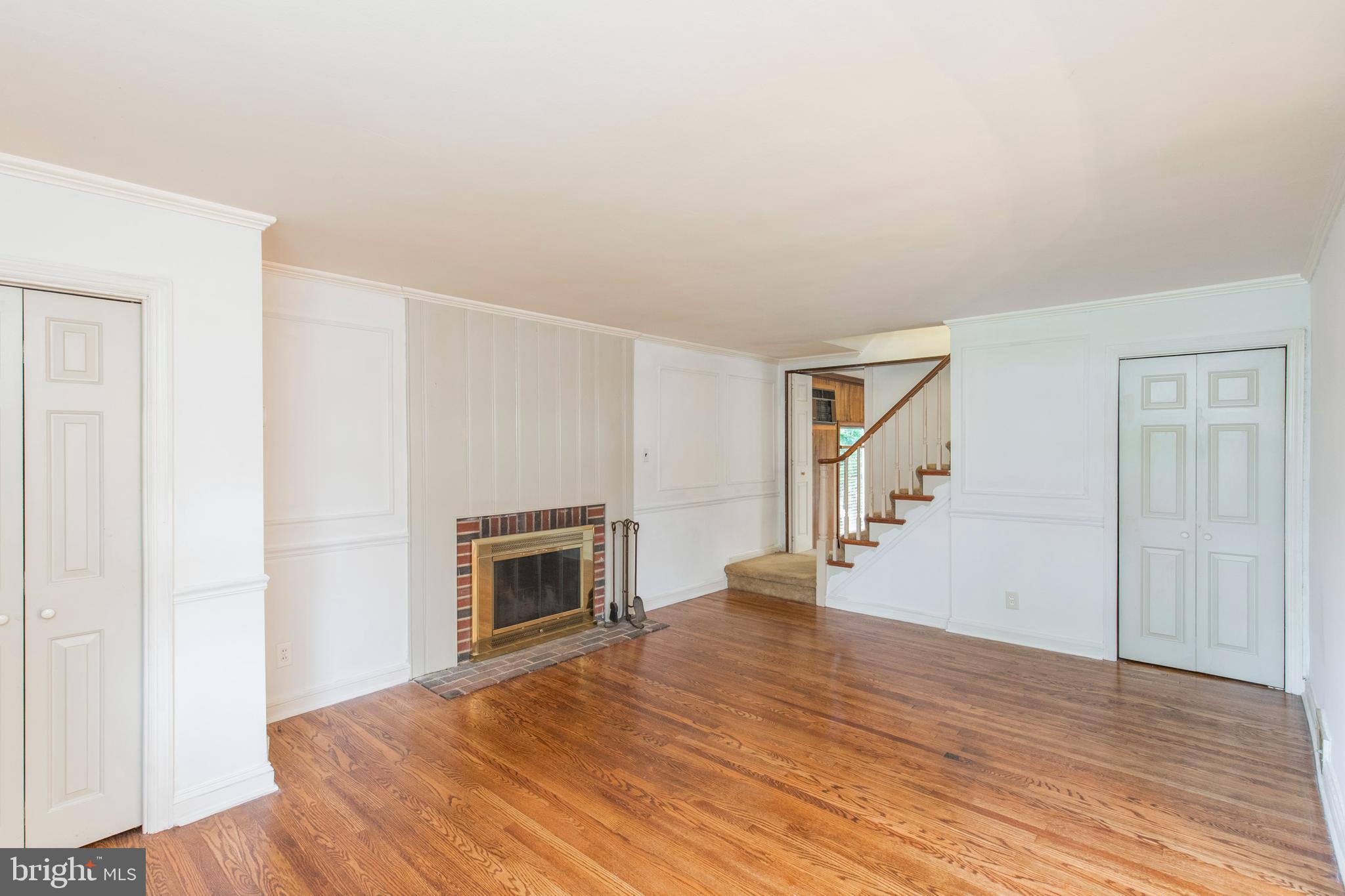 552 Maplewood Road Springfield, PA 19064 - Photo 9 of 30 Living Room