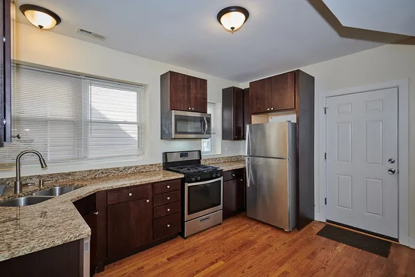 $2,450 | 6241 North Claremont Avenue, Unit 3, Chicago, IL 60659