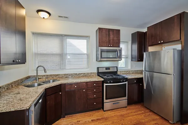 $2,450 | 6241 North Claremont Avenue, Unit 3, Chicago, IL 60659