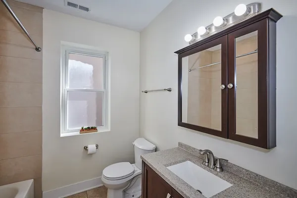 $2,450 | 6241 North Claremont Avenue, Unit 3, Chicago, IL 60659