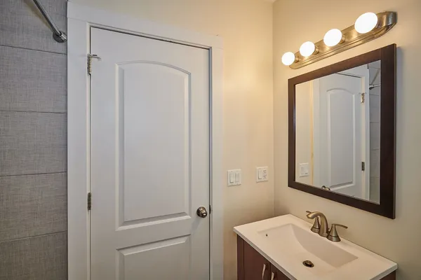 $2,450 | 6241 North Claremont Avenue, Unit 3, Chicago, IL 60659